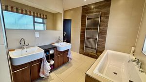 Photo 16- click for photo gallery